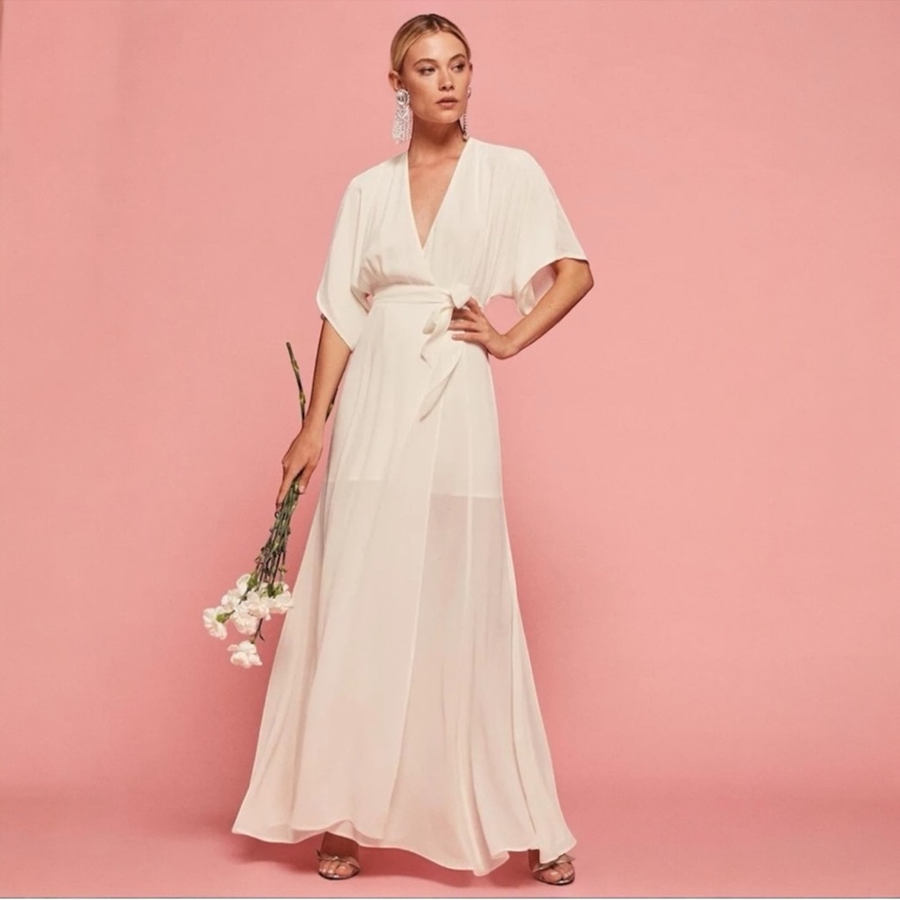 Reformation Ivory Winslow Maxi Wrap
Dress, NWT
Reformation
Size: M
$179 $398 - Picture 2 of 7